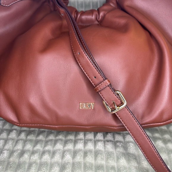 DKNY Brown Vegan Leather Hobo Slouchy Tortoise Handle Bag Long Crossbody Strap - Picture 6 of 8